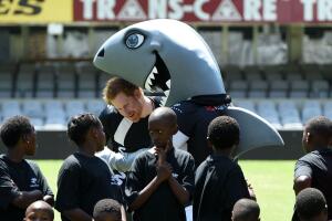 El Príncipe Harry jugando rugby en Sudáfrica