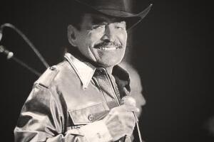 Joan Sebastian fue el cantautor con más amor