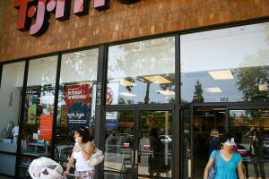 Justice Department Cracks Identity Theft Ring That Targeted TJ Maxx Chains