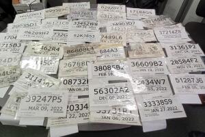 placas de papel falsas