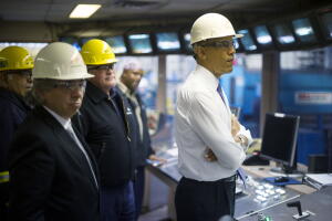 El presidente en una visita de una fábrica en Cleveland, Ohio