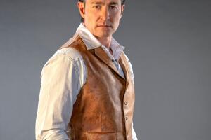 Fernando Colunga es Leonel Carranza en Amanecer