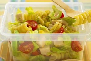tirar-cheiro-pote-plastico_0.jpg