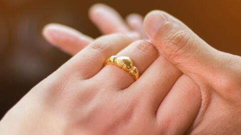 Anillos de compromiso que no tienen típico diamante blanco y fabulosos | Estilo de Vida Moda Univision