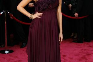 los-mejores-looks-de-famosas-embarazadas-en-la-alfombra-roja 2.jpg