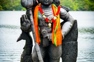 estatua-kartikeya-grand-bassin-mauritius.jpg