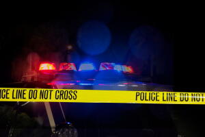 Dos jóvenes heridos tras aparatosa colisión entre un auto y bicicletas eléctricas en Riverside