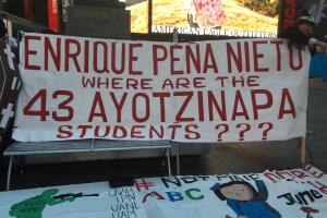 Ayotzinapa vive en Times Square