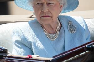 Reina Isabel II y los caballos