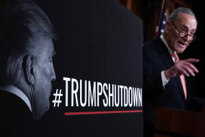 El fin de semana hubo dos tendencias en redes sociales que buscaban culpar o bien al presidente Donald Trump, o bien al líder de la minoría demócrata en el Senado, Chuck Schumer. 