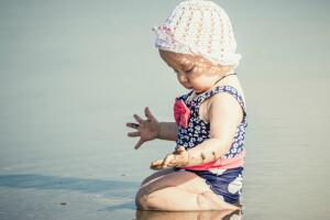 bebe-na-praia-areia-022017-1400x800.jpg