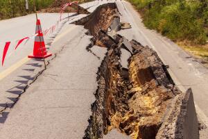 Qué hacer durante y después de un terremoto y las peligrosas réplicas en California