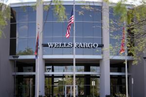 empleada wells fargo