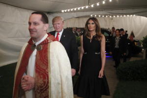 Trump y Melania van a misa