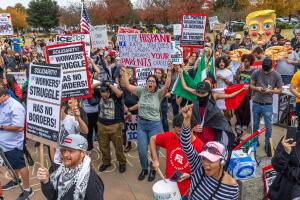 Manifestantes protestan contra la Patrulla Fronteriza en Charlotte