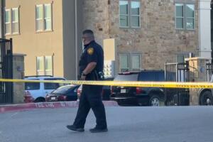 tiroteo en San Antonio hombre muerto herido crítico apartamentos Excellence Drive SAPD