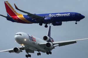 investigan avión Southwest Airlines pista FedEx aterrizaje Austin