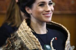 meghan-markle-collar2.jpg