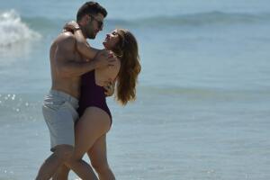 Exclusiva: Sandra y su esposo subieron la temperatura en las playa de Miami