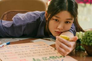 Kim You-jung as Na Bo-ra in 20th Century Girl - Netflix.jpg