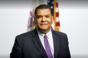 Exsenador estatal Martin Sandoval se convierte en la más reciente víctima mortal de la pandemia