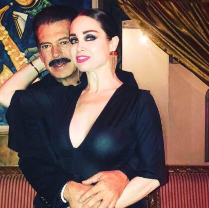 Sergio Goyri Derrocha Amor Con Su Nueva Novia A Quien Le Lleva 10 Anos Famosos Univision