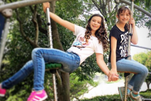 Hijas Andrea Legarreta 