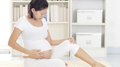 Los Calambres En Las Piernas Son Comunes En El Embarazo Pero Hay Tips Para Evitarlos Estilo De Vida Madres Univision Los Calambres En Las Piernas Son Comunes En El Embarazo Pero Hay Tips Para Evitarlos Estilo De Vida Madres Univision