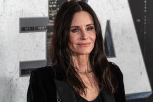 Courteney Cox en el estreno de 'Scream VI' en marzo de 2023 Grosby.jpg