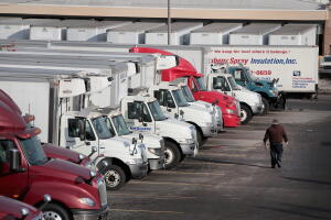 El fortalecimiento de la economía, el bajo desempleo ha llevado a la escasez de camioneros en EEUU. 