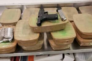 Patrulla Fronteriza decomisa drogas en dos mochilas en Nogales