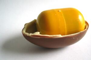 huevo_kinder_con_sorpresa.jpg