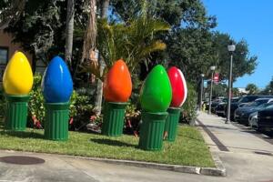 Vecinos y trabajadores reaccionaron con sorpresa y humor ante la desaparición de los enormes adornos.