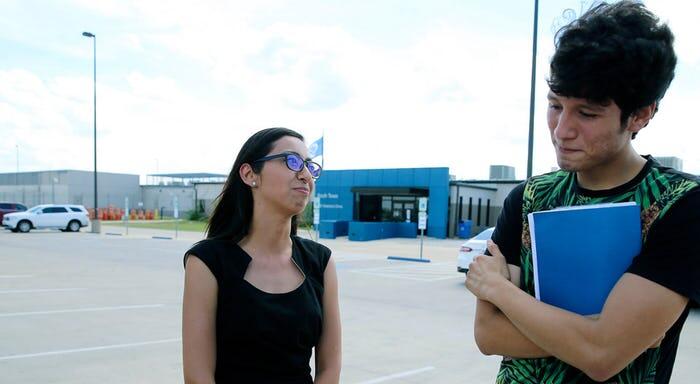 ICE libera a joven nacido en Dallas que fue detenido erróneamente por casi un mes | Noticias Univision Inmigración | Univision