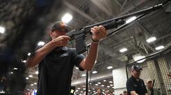Más armas en Texas: legisladores estatales votan a favor de leyes para permitirlas en escuelas e iglesias