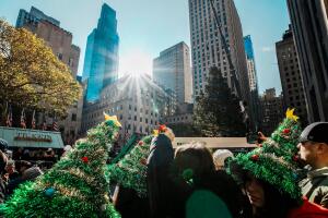Así fue la llegada del árbol de Navidad en el Rockefeller Center para dar inicio a la temporada.