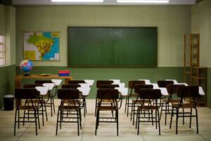 Varias escuelas operan con menos de la mitad de su capacidad, lo que vuelve insostenibles sus costos de operación.