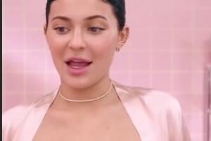 Historias de Kylie Jenner en Instagram (tatuaje de Stormi y su rutina de limpieza de piel)