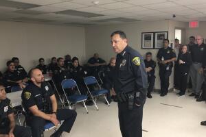 GALERIA POLICIAS/rezopoliciaHouston1.jpg