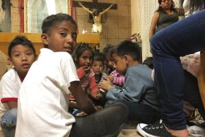 13,000 esperan asilo