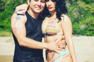 Edwin Luna y Kimberly Flores, ahora son pareja en video de La Trakalosa.