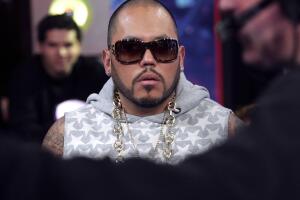 El artista y productor musical A.B. Quintanilla fue detenido 