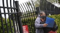 "Debes abandonar EEUU ahora": gobierno de Trump comienza a notificar la revocación de sus permisos a beneficiarios de ‘parole’ humanitario