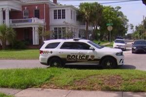 Carmen Rosa Neira Ochoa, madre y abuela, murió tras ser alcanzada por una bala perdida en Kissimmee durante la celebración de Año Nuevo.
