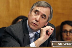 Senador (D-Oregon) Jeff Merkley