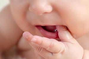 bebe-mao-boca-0719-1400x800.jpg