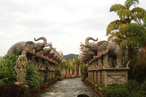 10 Mundo Beto Carrero.jpg