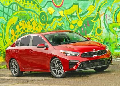 <h3 class="cms-H3-H3"><b>Kia Forte</b></h3>
<br>
<br>
<b>Precio promedio:</b> 10,851 dólares
<br>
<b>Porcentaje promedio por debajo del valor de mercado: </b>12.3%
<br>
<b>Ahorro promedio:</b> 1,468 dólares