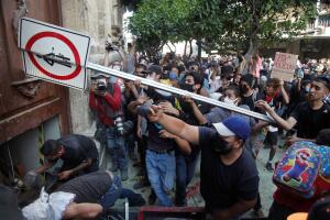 Veinte detenidos y dos patrullas quemadas en protestas contra abuso policial en México