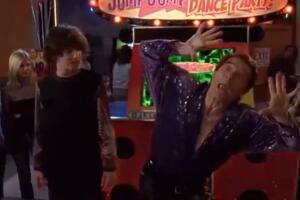 Hal maquinita de baile - Escenas de Bryan Cranston en Malcolm in the Middle.jpg